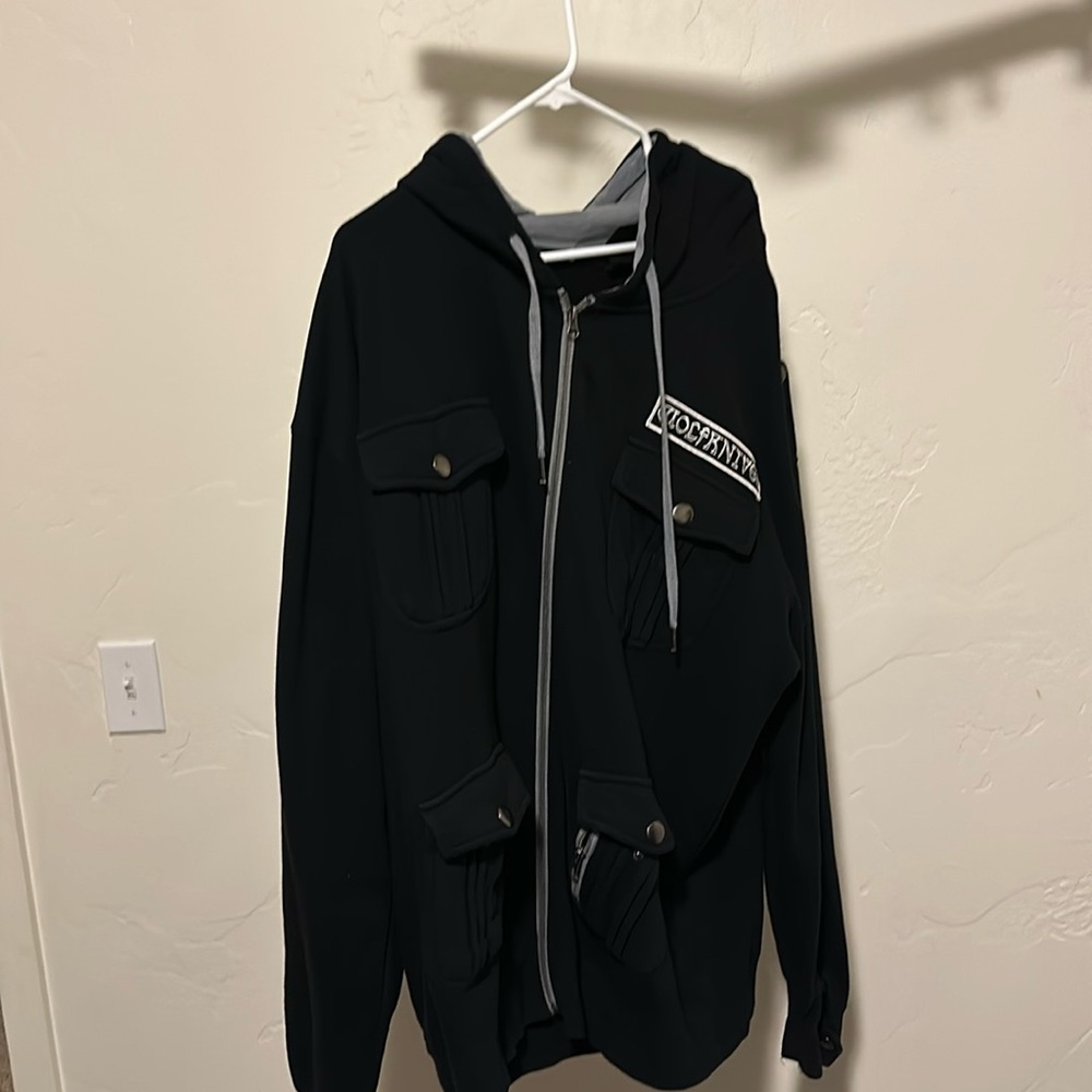 Men’s zip up hoodie withh pockets size XL